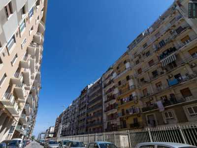 ...strada che costeggiando i binari della ferrovia separa la zona dall�adiacente quartiere Japigia